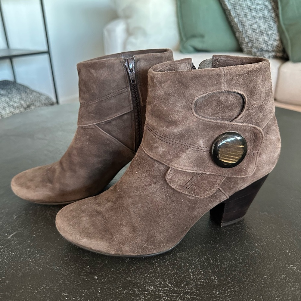 Vigotti Brown Suede Ankle Boots Size 7